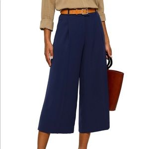 3/$25 ❤️ Michael by Michael Kors Navy Capris